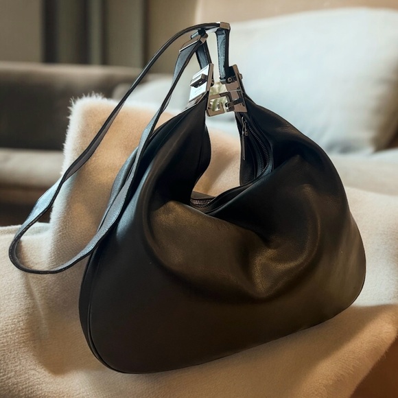 GUCCI Authentic Leather G Clasp- 001-3341- Vintage, shoulder bag - Picture 1 of 17